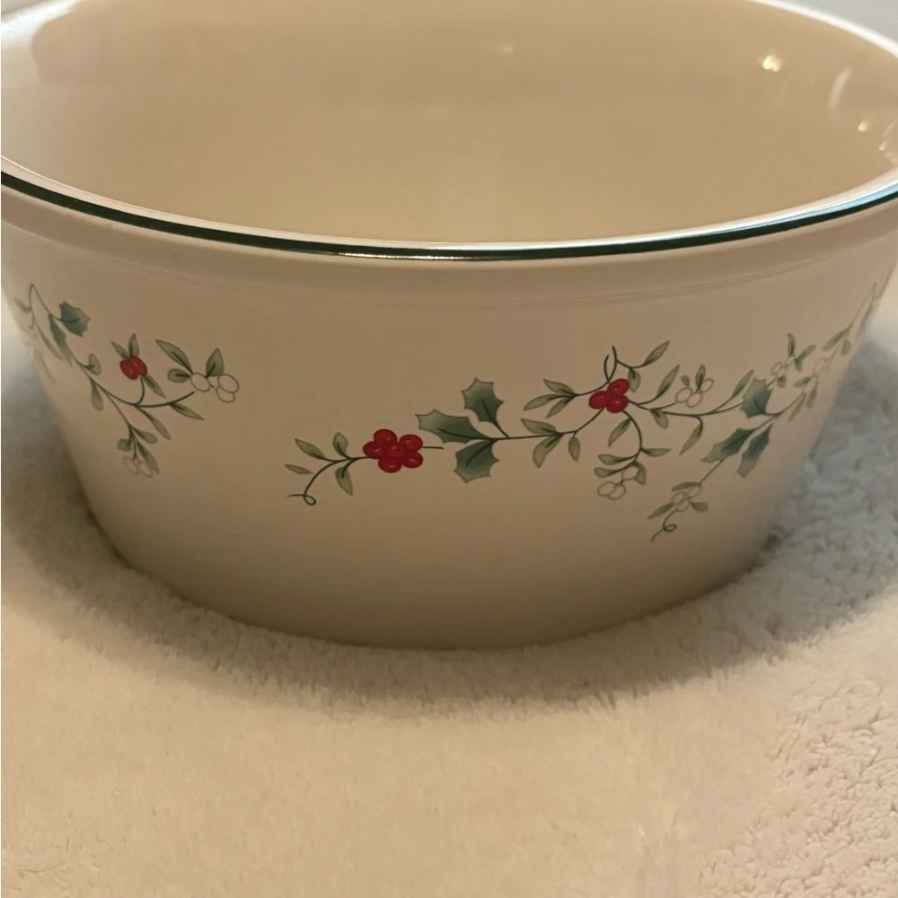 Pfaltzgraff Winterberry Rare Dog Bowl USA holly branches with berries,